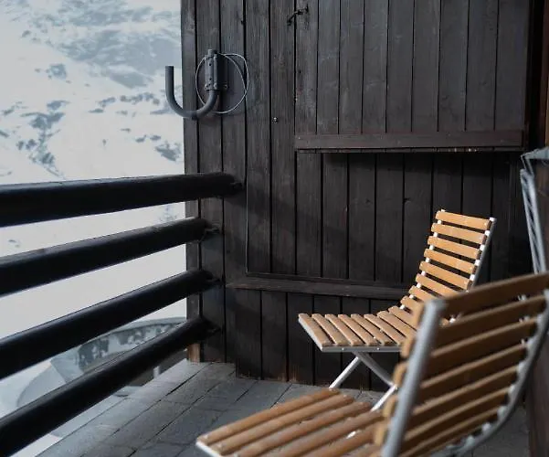 Apartment White Escape